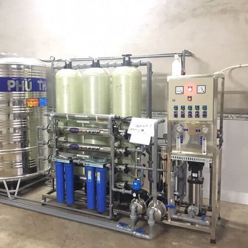 Dây chuyền sản xuất nước uống đóng chai 4000 L/h sử dụng linh kiện, thiết bị ngoại nhập